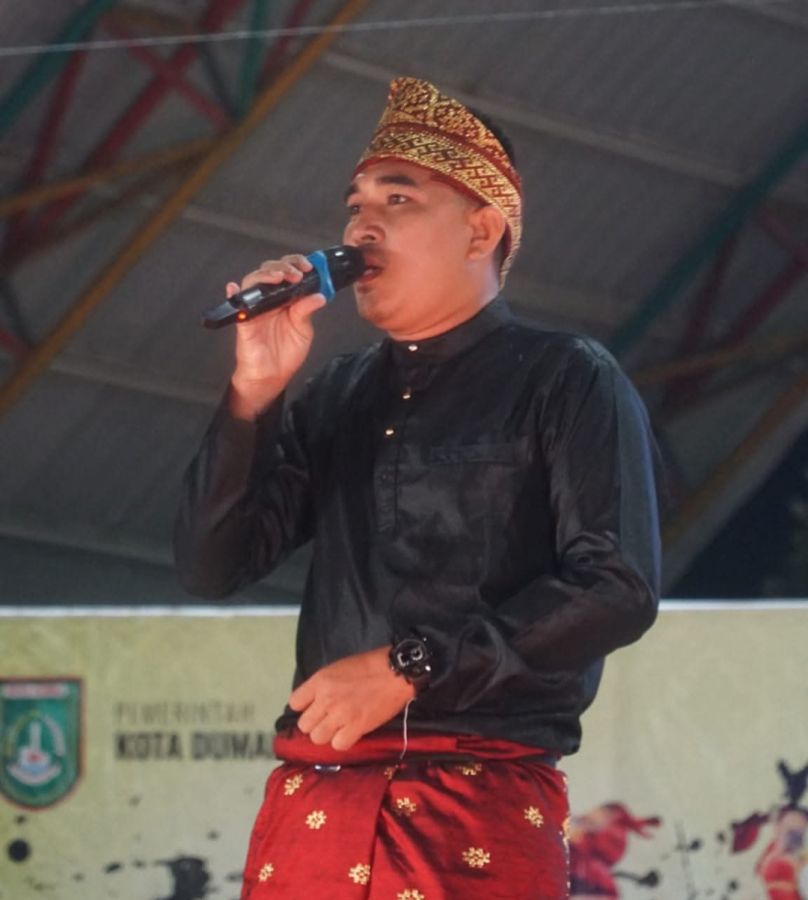 Mengenal Muhammad Sarbaini (Rahmat Pantun), Penggiat Budaya Rohil yang Viral Lewat Pantun Melayu