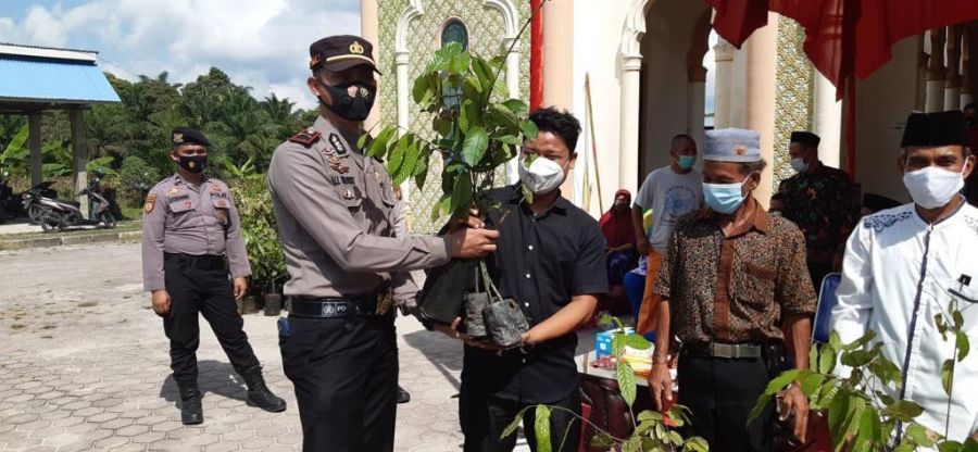Polres Rohil Lakukan Bakti Sosial dan Penanaman 550 Pohon Trambesi
