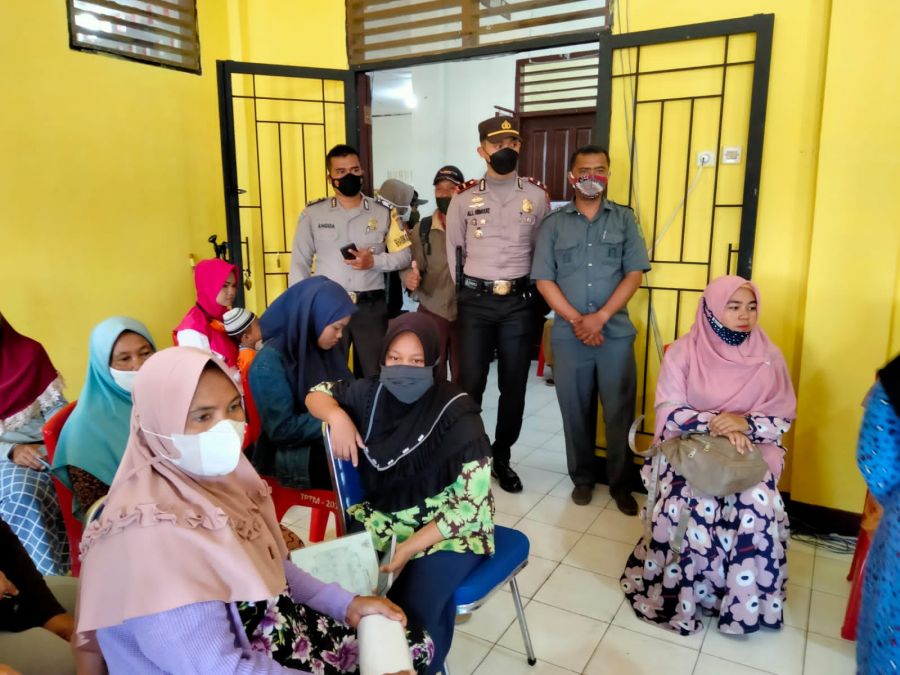Polsek TPTM di Laksanakan Pengamanan Vaksinasi Di Gerai Vaksin Di Tanah Putih Tanjung Melawan