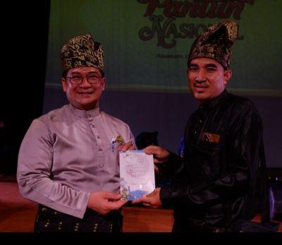 Rahmat Pantun Hadir di Acara Malam Perayaan Hari Pantun Nasional Di ANJUNGAN SENI IDRUS TINTIN Pekan